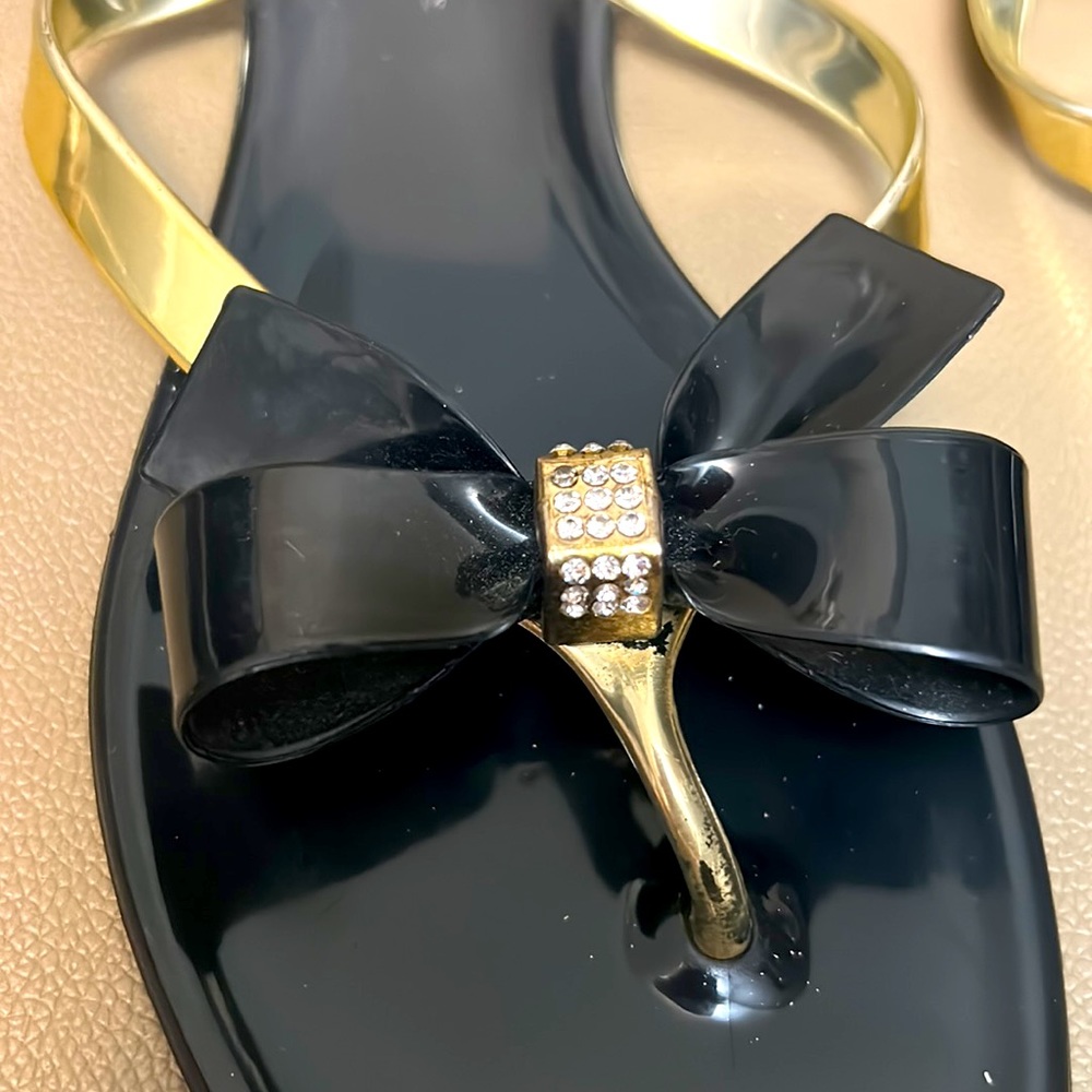 Soft and light gel flip flops, Sz 39 (run small, like 7.5) - Picture 2 of 3